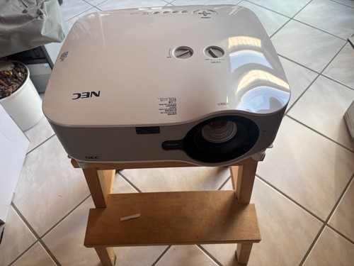Defekter nec np1000 - defekter,